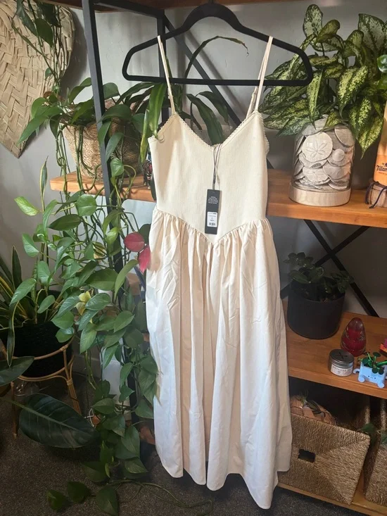 Fashion Nova Classic Midi Dress in Cream | Smalll - Picture 4 of 6